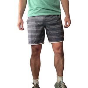 Vuori Men’s 7” Banks Short Size Medium Stripe Unlined